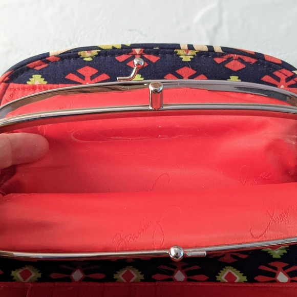 Vera Bradley Wallet Sun Valley - Picture 9 of 10